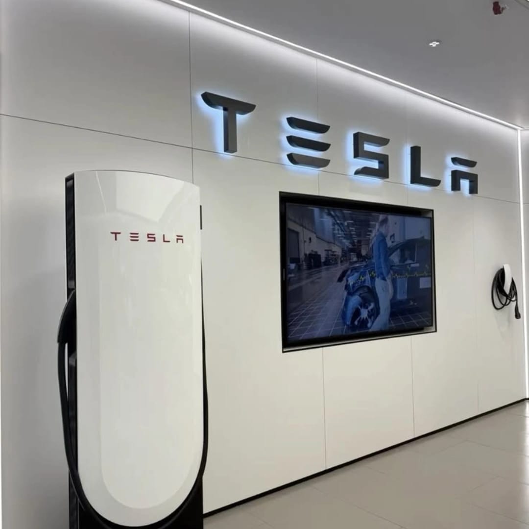 Tesla Model 3 — Récompense principale — La marque