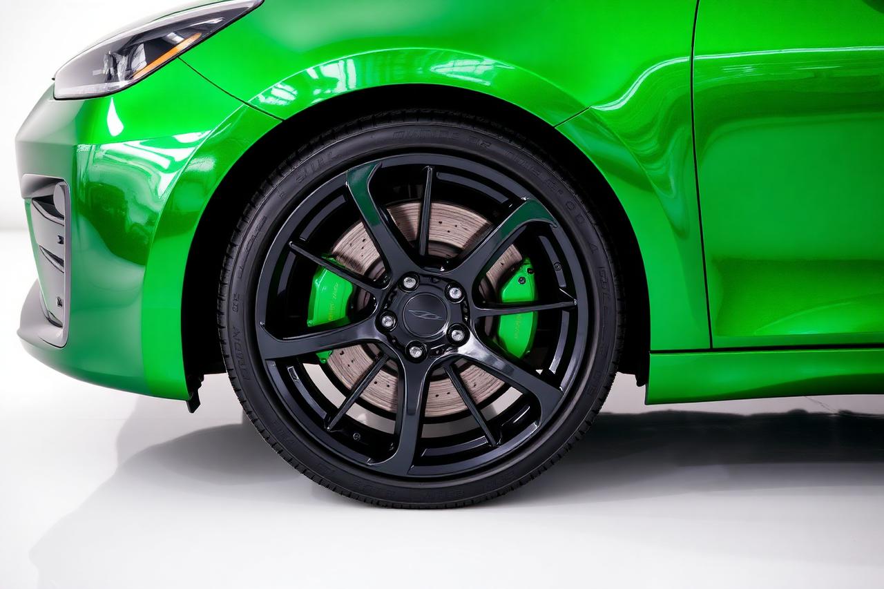 Tesla verte — Édition Électrique — Les pneus